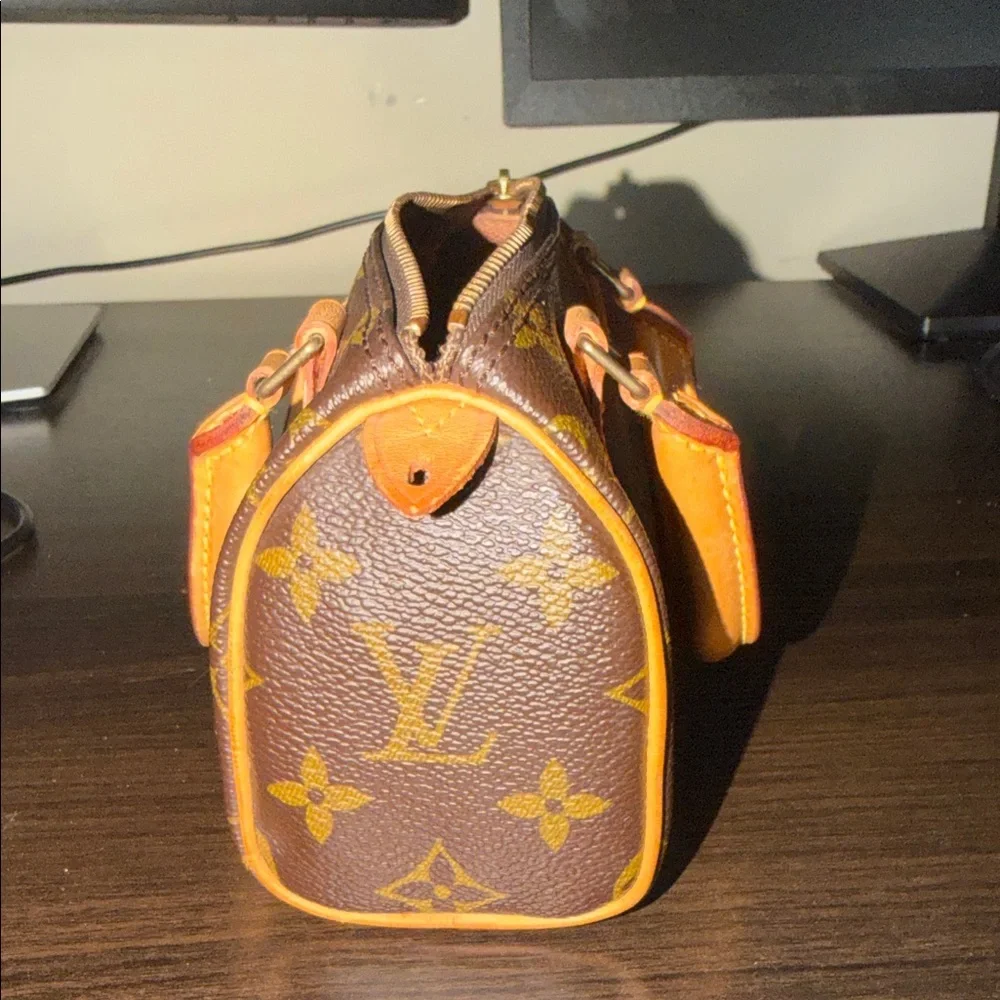 Louis Vuitton Nano Speedy
TH0945 - Picture 12 of 14